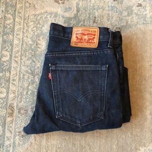 Men’s Dark Wash Levi’s Denim Pants